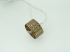 9CT YELLOW GOLD BAND RING, 4.3gms