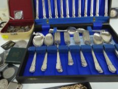 PARCEL OF COINAGE AND COLLECTABLES including commemorative British coins, loose, mixed coins, horn