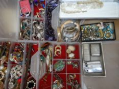 FRUIT BOX CONTAINING LARGE QUANTITY OF JEWELLERY including some silver items, brooches and