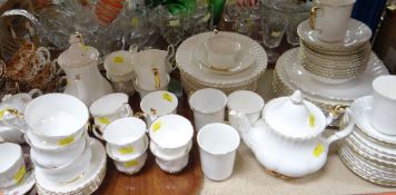 PARCEL OF ROYAL ALBERT 'VAL D'OR' DINNER & TEAWARE