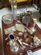 COLLECTION OF EPNS including toast rack, small candlesticks, horn handled narrow scoop, knife