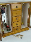 MODERN JEWELLERY CABINET & CONTENTS including gold rings, mostly marked for 9ct, and one 18ct yellow