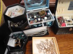 BOXED & LOOSE JEWELLERY including modern crocodile skin effect jewellery box and contents ETC (in