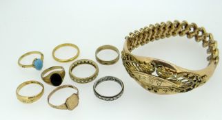 EIGHT VARIOUS RINGS & YELLOW METAL BRACELET, rings include 22ct yellow gold wedding band, 3.9gms,