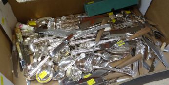 BOX OF LOOSE MAINLY 'KING'S PATTERN' & OTHER CUTLERY