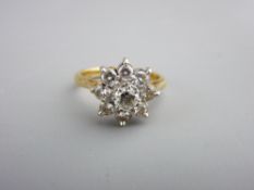 A DIAMOND CLUSTER 18CT GOLD LADY'S RING WITH FLORAL SETTING - size Mid L - M
