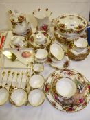 A LARGE PARCEL OF ROYAL ALBERT COUNTRY ROSES DINNER AND CABINET WARE including cased cutlery set,