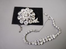 A LARGE CZ CLUSTER BROOCH of approximately thirty stones in three graduated sizes and a cz