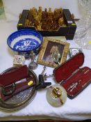 A MODERN MOULDED CHESS SET, a child's tin nursery rhyme plate, two onyx desk top items, a Royal