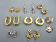 A PAIR OF 9CT 'U' SHAPED LOOPED EARRINGS, 12.9gms and seven pairs of other gold/yellow metal