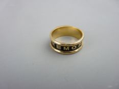 AN 18CT GOLD WIDE BAND MOURNING RING - 'In Memory Of', 6gms, size Q/R