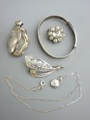 A SMALL PARCEL OF MIXED SILVER JEWELLERY including a 935 leaf brooch, 4gms, a fine 925 chain, 2.