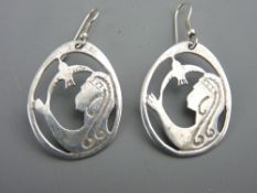 A PAIR OF OVAL SILVER SWALLOW & FIGURAL EARRINGS, 5.5gms