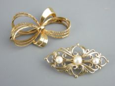 TWO 9CT GOLD OPEN WORK BROOCHES, 8.6gms gross
