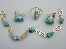 A TURQUOISE DECORATED ENSEMBLE of a necklace with six believed gold discs and intervening