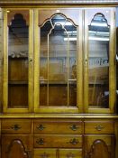 AN AMERICAN ROSEWOOD VENEERED DRESSER/DISPLAY CABINET - 202cms height, 133cms width, 41cms depth