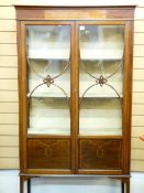 AN EDWARDIAN INLAID MAHOGANY TWO DOOR DISPLAY CABINET with fabric covered interior shelving on