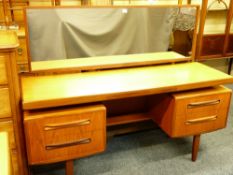 A STYLISH G PLAN TEAK MIRRORED LONG DRESSING TABLE, 200cms overall height, 152cms length, 46cms