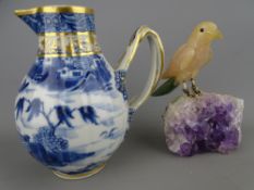 AN 18TH CENTURY BLUE & WHITE DECORATED SPARRROWBEAK JUG and a colourful carved mineral bird on a