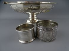 A SILVER SWING HANDLED BREAD BASKET and two napkin rings, Birmingham 1925, maker William Suckling