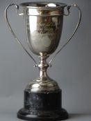 A TWIN HANDLED SILVER TROPHY CUP ON A PLINTH, 10 troy ozs Sheffield 1961