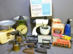 A PARCEL OF VINTAGE KITCHENALIA to include Sunbeam Mix Master deluxe blender with attachments, two