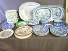 A COLLECTION OF VINTAGE CABINET PLATES AND TABLEWARE including a Clan Mackintosh Crest Armorial