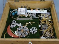 A SMALL GLASS TOP DISPLAY CASE with jewellery contents
