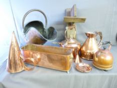 A PARCEL OF VARIOUS COPPER to include coal scuttle, two kettles and other similar items
