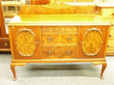 A WELL PRESENTED FIGURED WALNUT SIDEBOARD with shaped back rail, central lower drawers and carved