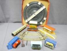 A PARCEL OF HORNBY OO GAUGE, boxed and unboxed wagons, fixtures, turn table ETC