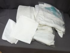 A GOOD QUANTITY OF VINTAGE TABLE LINEN