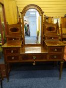 A FINE ANTIQUE DRESSING TABLE with inlaid detail and arched top centre bevelled mirror