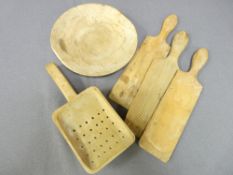 A PARCEL OF OATCAKE PATTERS and similar treen items
