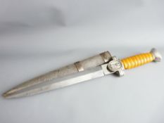 A WWII GERMAN THIRD REICH OFFICER'S DAGGER WITH SCABBARD, unmarked double edged blade and amber