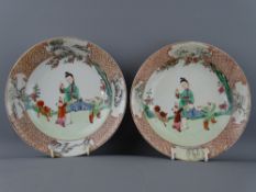 PAIR OF CANTON FAMILLE VERTE CIRCULAR DISHES, 20cms diameter each with wide abstract border and four