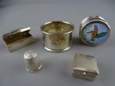 COLLECTION OF SMALL SILVER including a moss agate top rectangular pill box, a plain square