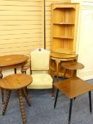 SHERATON STYLE OVAL OCCASIONAL TABLE with centre inlaid detail, lightwood floor standing corner