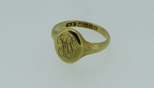 18CT YELLOW GOLD GENTS SIGNET RING having engraved initials 4.7 grams