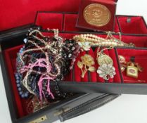 JEWELLERY BOX containing assorted costume and dress jewellery to include pearls, earrings,