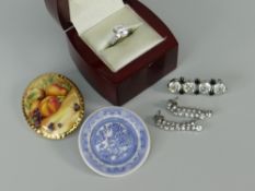 SMALL PARCEL OF COSTUME JEWELLERY including bar brooches, 'Tru-diamond' simulated ring ETC