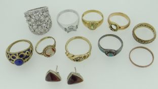 MIXED YELLOW AND WHITE METAL DRESS RINGS OF VARIOUS DESIGN together with pair of earrings