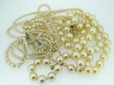 SMALL PARCEL OF SIMULATED DRESS PEARLS