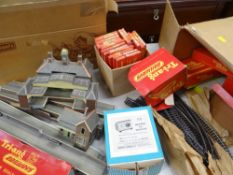 LOOSE & BOXED OO GAUGE TRACK & STATION SIDE FITTINGS, buildings ETC