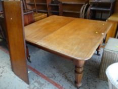 VICTORIAN MAHOGANY THREE LEAF EXTENDING DINING TABLE, faceted tapered supports and casters (177cms