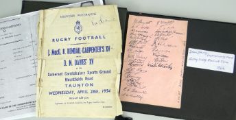 BLACK AUTOGRAPH BOOK CONTAINING LOOSE PAGES OF SPORTING AUTOGRAPHS including New Zealand