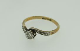 9CT GOLD & PLATINUM DIAMOND ILLUSION SET RING, 2grams