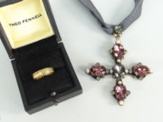 18CT LEAF DESIGN WEDDING BAND in Theo Fennell box, 5.4gms, together with crucifix pendant