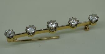 YELLOW METAL FIVE-STONE DIAMOND BAR BROOCH having a diamond total of 1.5ct approximately in