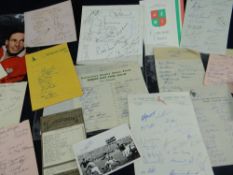 RUGBY UNION AUTOGRAPHS including signed Phil Bennett OBE 1978 Honorary Dinner brochure, signed